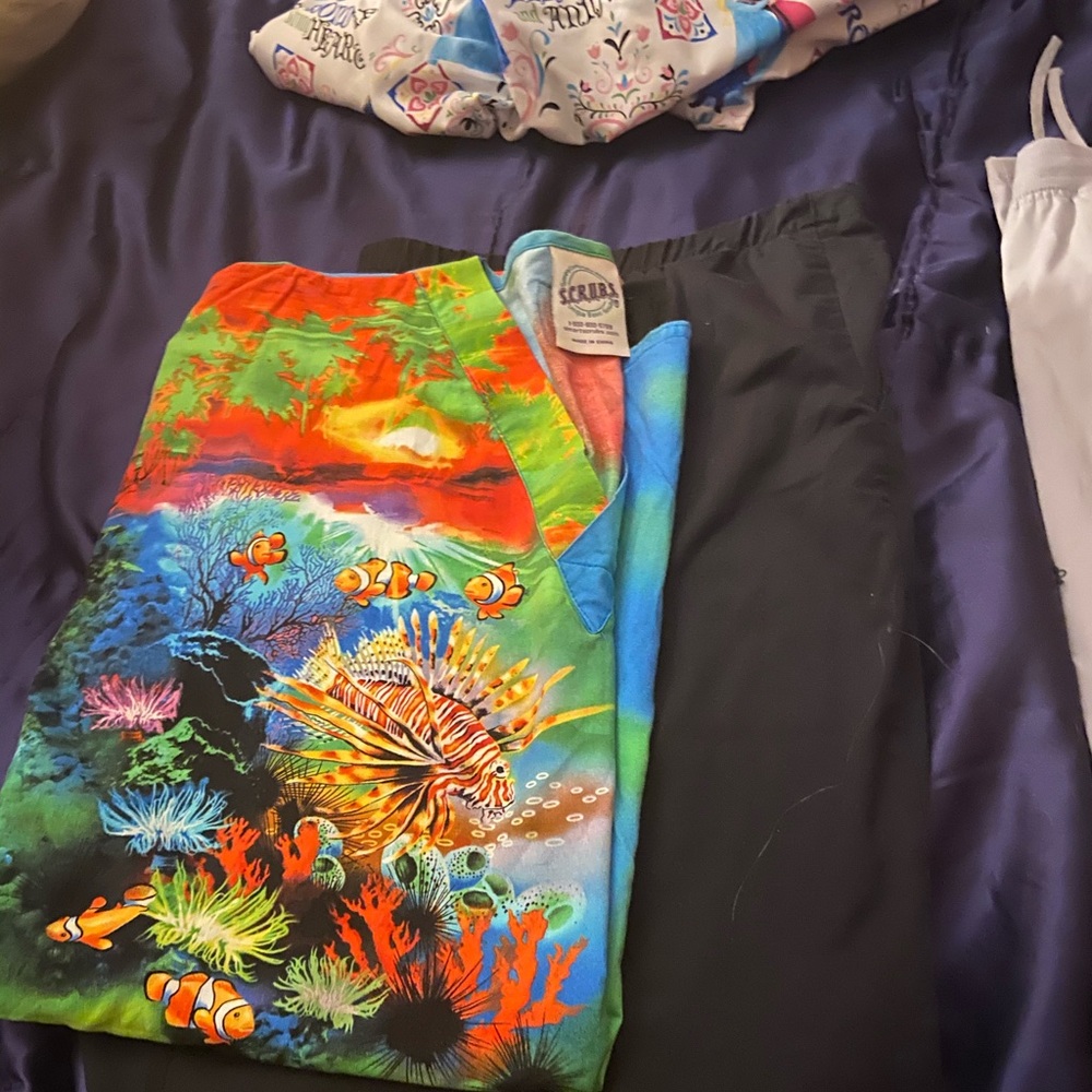 Women’s work scrubs